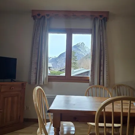 - E12 * Samoëns
